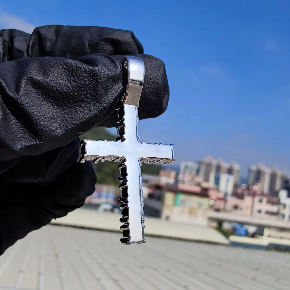 CROSS PENDANT NECKLACE - ONLY ICE